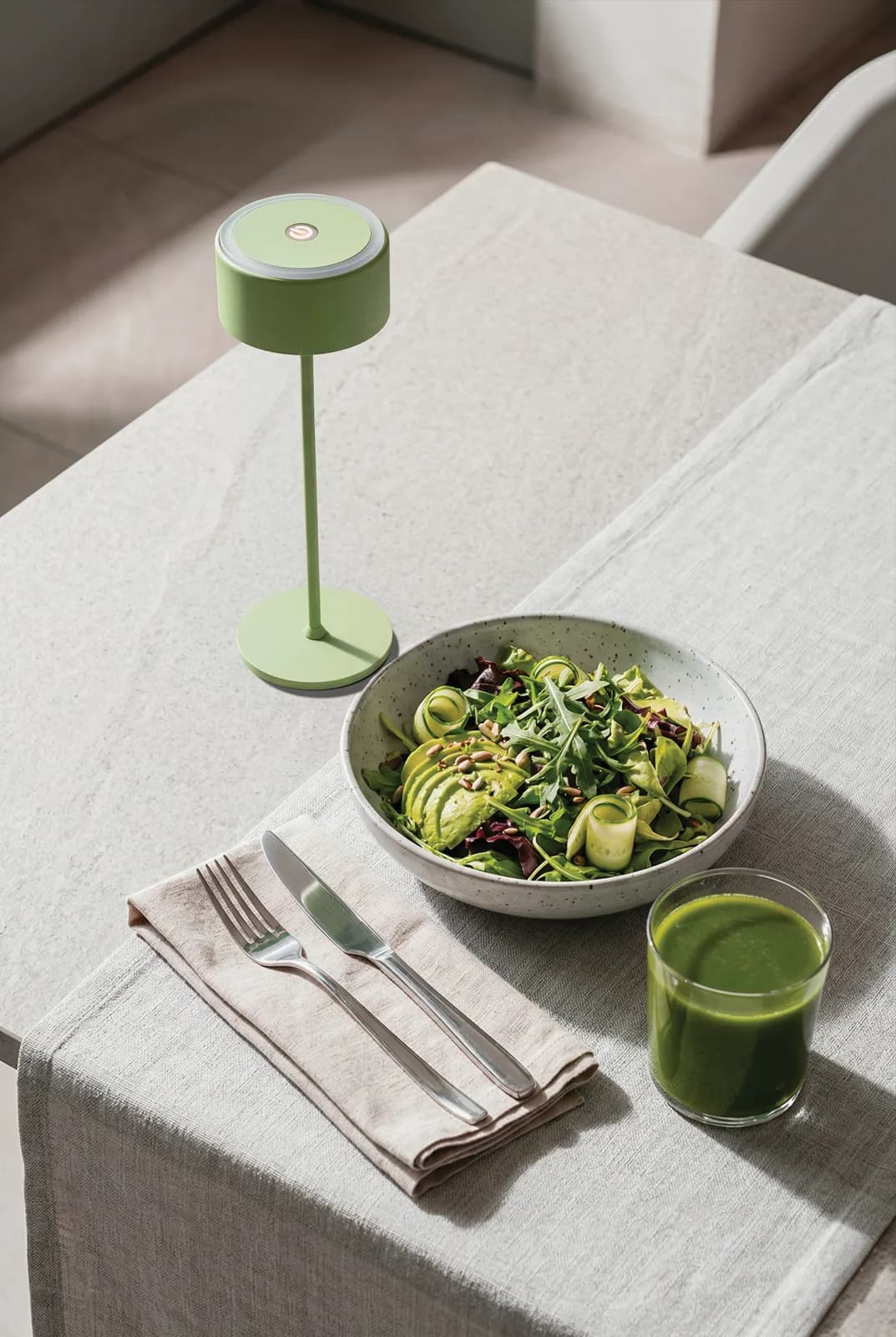 Lampe de table sans fil Signature verte — Securit® — En situation
