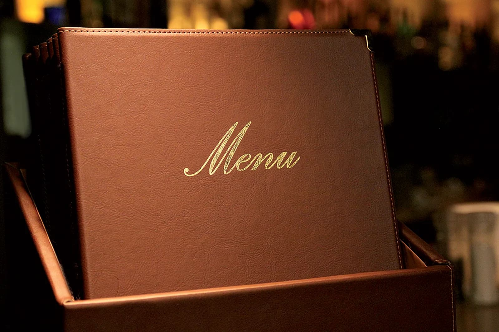 Boîte cartes menu restaurant A4 — Securit® — En situation