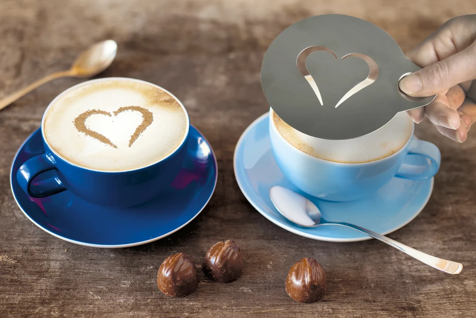 Pochoirs à café latte art inox — Securit® — En situation